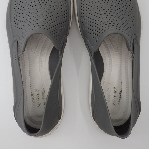 Crocs Gray Perforated Shoes M6 - EUC - Picture 3 of 7